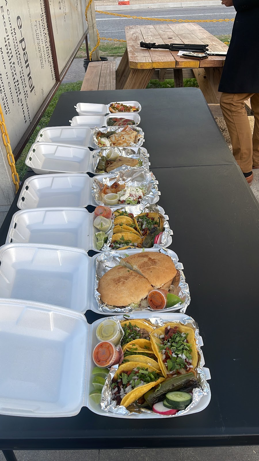 Tacos el pariente | restaurant | 9318 N Interstate Hwy 35, Austin, TX 78753, USA | 2147576134 OR +1 214-757-6134