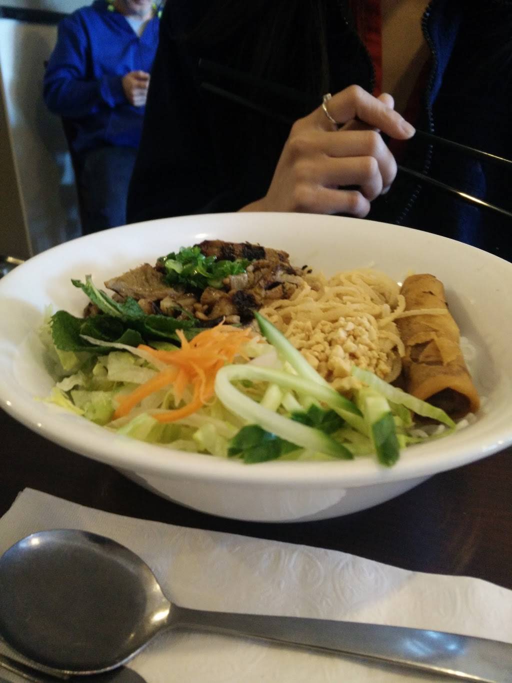 Pho Hoa Nam | restaurant | 2-3500 Fallowfield Rd, Nepean, ON K2J 4A7, Canada | 6138238121 OR +1 613-823-8121