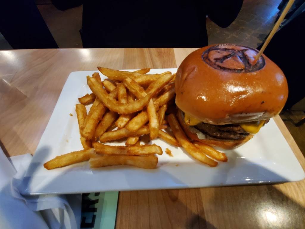 B-52 Burgers and Brew Lakeville | restaurant | 20751 Holyoke Ave, Lakeville, MN 55044, USA | 9522134150 OR +1 952-213-4150