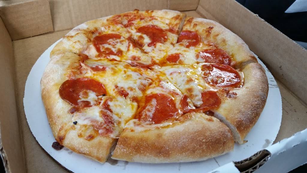 Village Pizzeria | restaurant | 638 N Center St, Sebewaing, MI 48759, USA | 9898832091 OR +1 989-883-2091