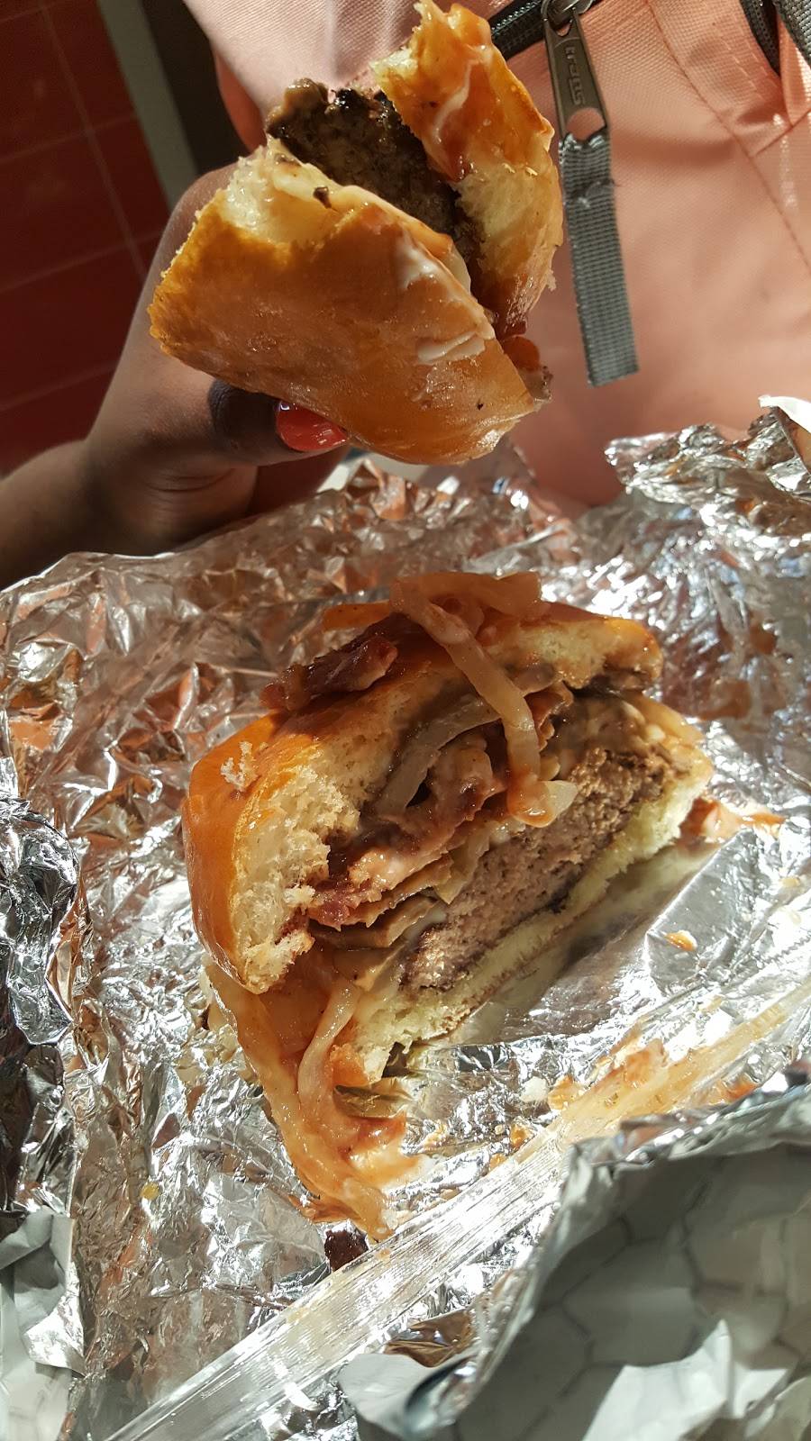 Be Right Burger | restaurant | Washington Dulles International Airport, Concourse C, Gate C14, Main Terminal, Saarinen Cir, Dulles, VA 20166, USA | 7035725390 OR +1 703-572-5390