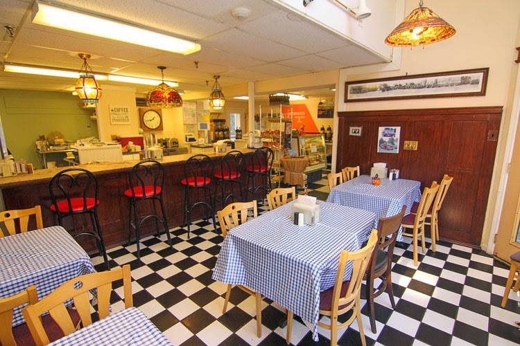 Hendersons Cafe | restaurant | 300 Main St, Wenham, MA 01984, USA | 9784681900 OR +1 978-468-1900
