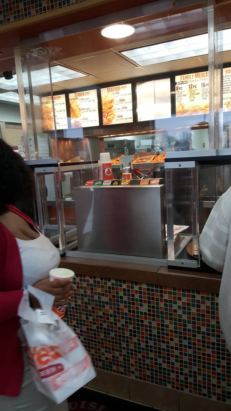 Popeyes Louisiana Kitchen | restaurant | 2511 Northeast Blvd, Wilmington, DE 19802, USA | 3024821436 OR +1 302-482-1436