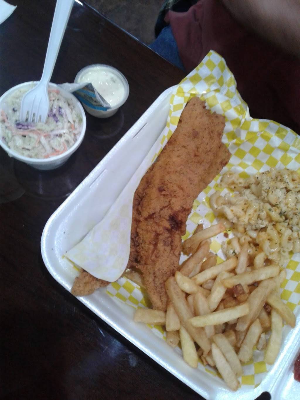 Ms Bs Seafood | restaurant | Forest Mart Shopping Center, 6095 Fairburn Rd, Douglasville, GA 30134, USA | 7707028115 OR +1 770-702-8115