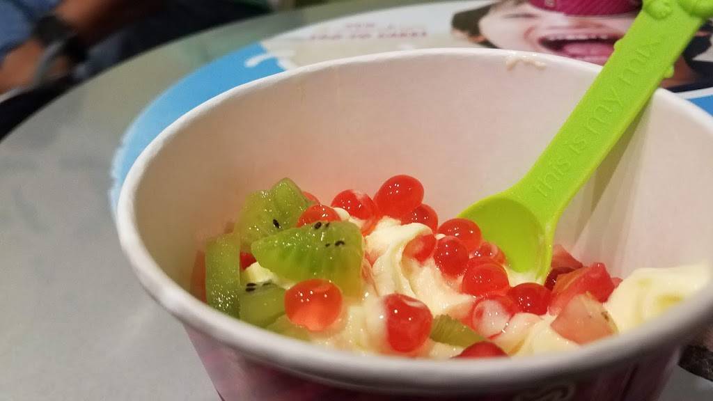 Menchies Frozen Yogurt | bakery | 9685 Lake Nona Village Pl, Orlando, FL 32827, USA | 4078564811 OR +1 407-856-4811