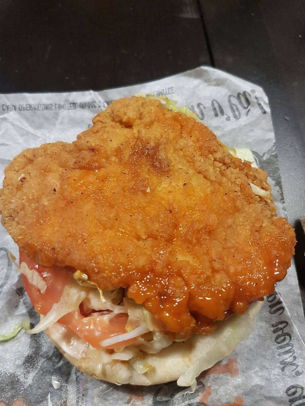 Harveys | restaurant | 7885 McLeod Rd, Niagara Falls, ON L2H 2Y6, Canada | 9053538879 OR +1 905-353-8879