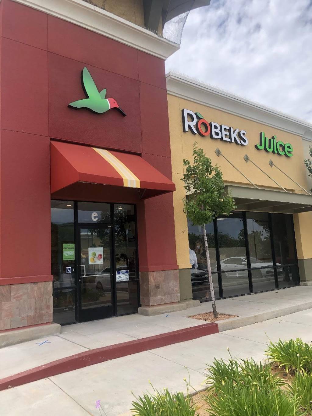 Robeks Fresh Juices & Smoothies | meal takeaway | 39341 10th St W, Palmdale, CA 93551, USA | 8187324974 OR +1 818-732-4974
