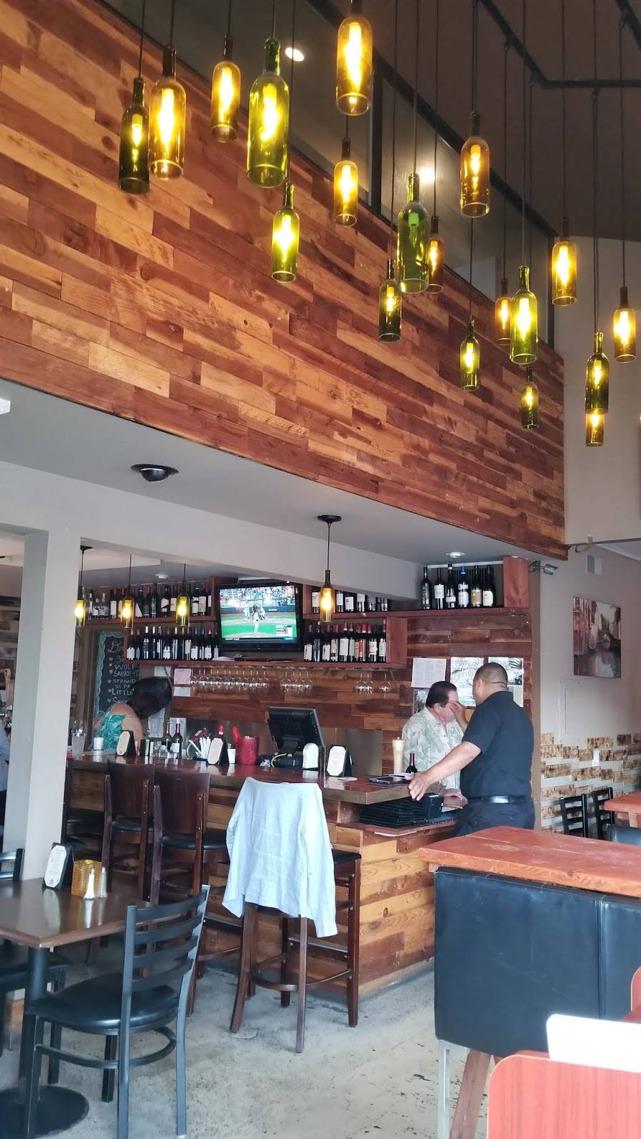 Bottle Inn Riviera | restaurant | 1700 S Catalina Ave, Redondo Beach, CA 90277, USA | 3105436800 OR +1 310-543-6800