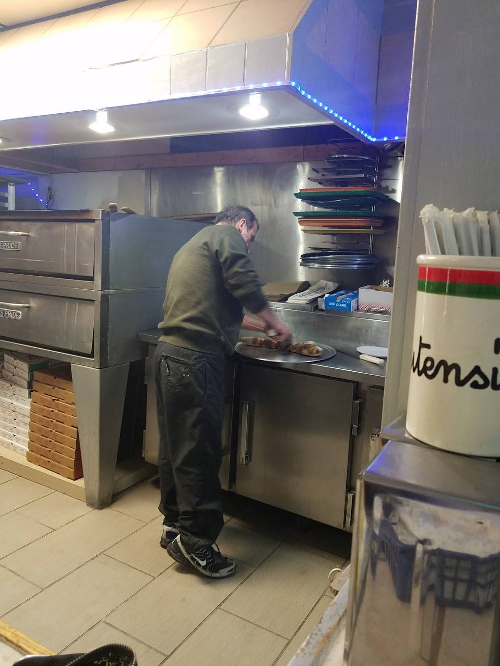 Amato Pizza | restaurant | 308 E Centre St, Mahanoy City, PA 17948, USA | 5707736211 OR +1 570-773-6211