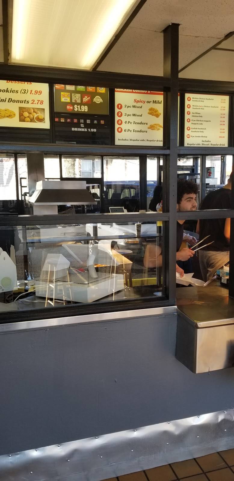 Wichita Chicken | restaurant | 1305 N Hillside St, Wichita, KS 67214, USA | 3166367100 OR +1 316-636-7100