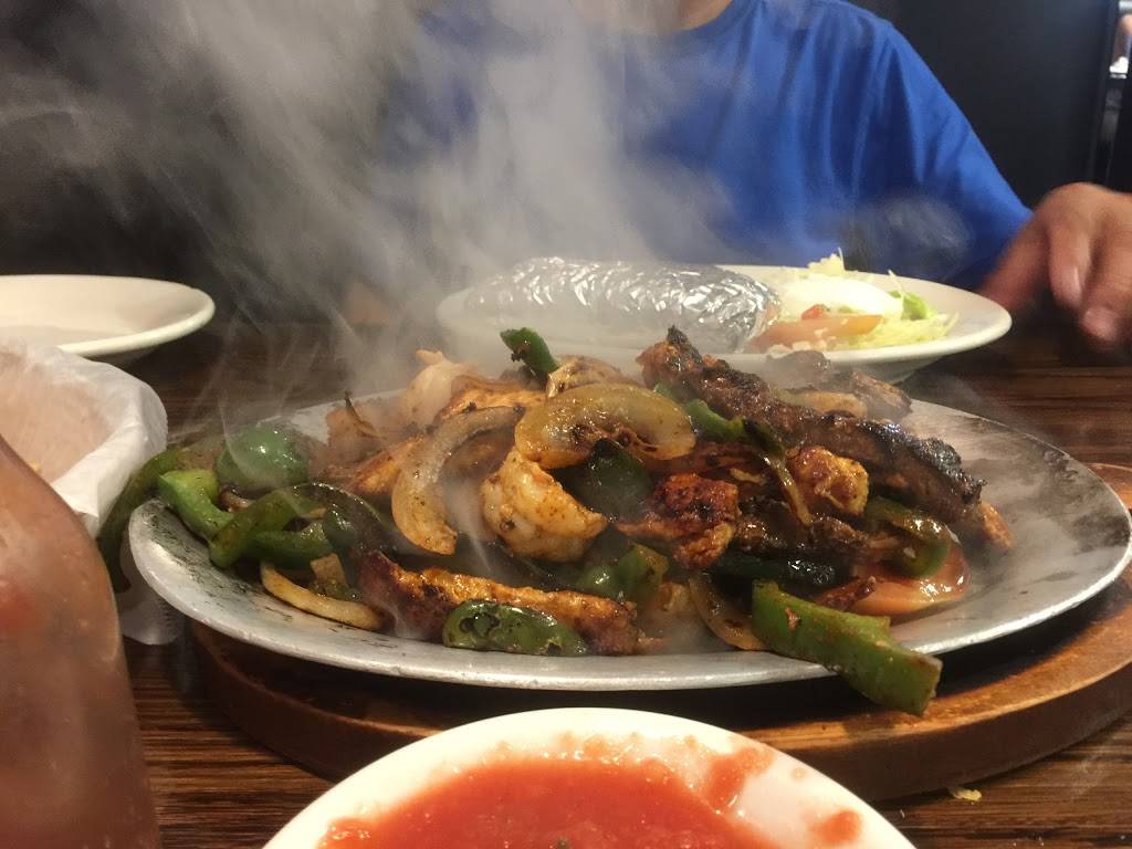 La Fiesta Mexican Grill | restaurant | 3000 Curry Ford Rd, Orlando, FL 32806, USA | 4079854340 OR +1 407-985-4340