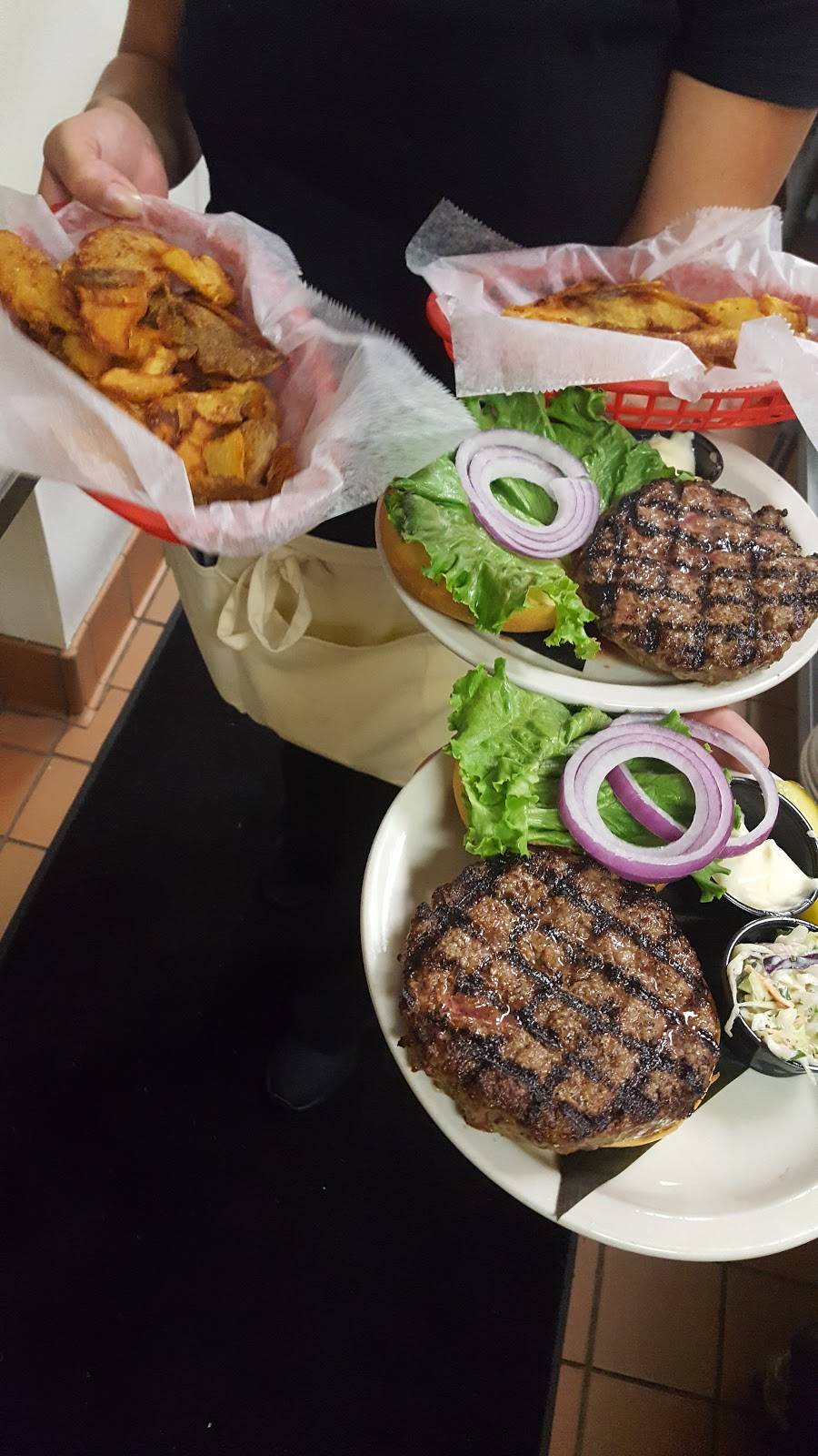 ANNIE BS Beef N Booze | restaurant | 8501 Placida Rd, Placida, FL 33946, USA | 9418281073 OR +1 941-828-1073