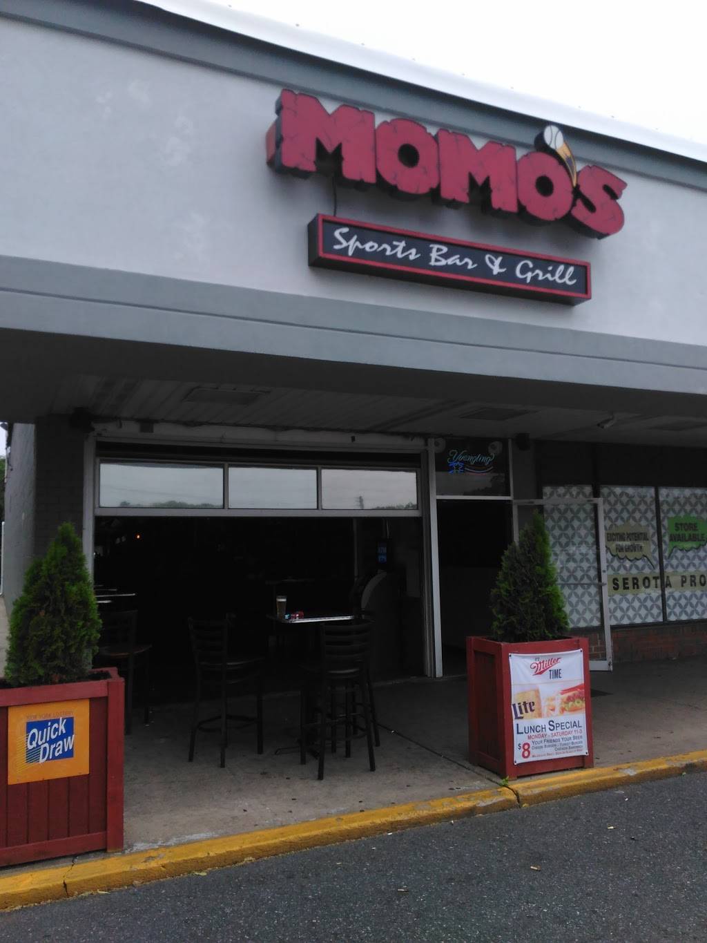 Momos Sports Bar | restaurant | 1917, 350 Union Ave, Holbrook, NY 11741, USA | 6316489669 OR +1 631-648-9669