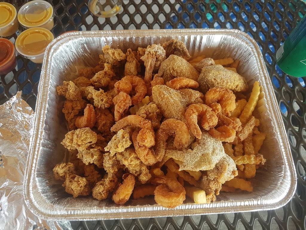 Hook Fish & Chicken | restaurant | 1340 E University Ave, Gainesville, FL 32641, USA | 3525050300 OR +1 352-505-0300
