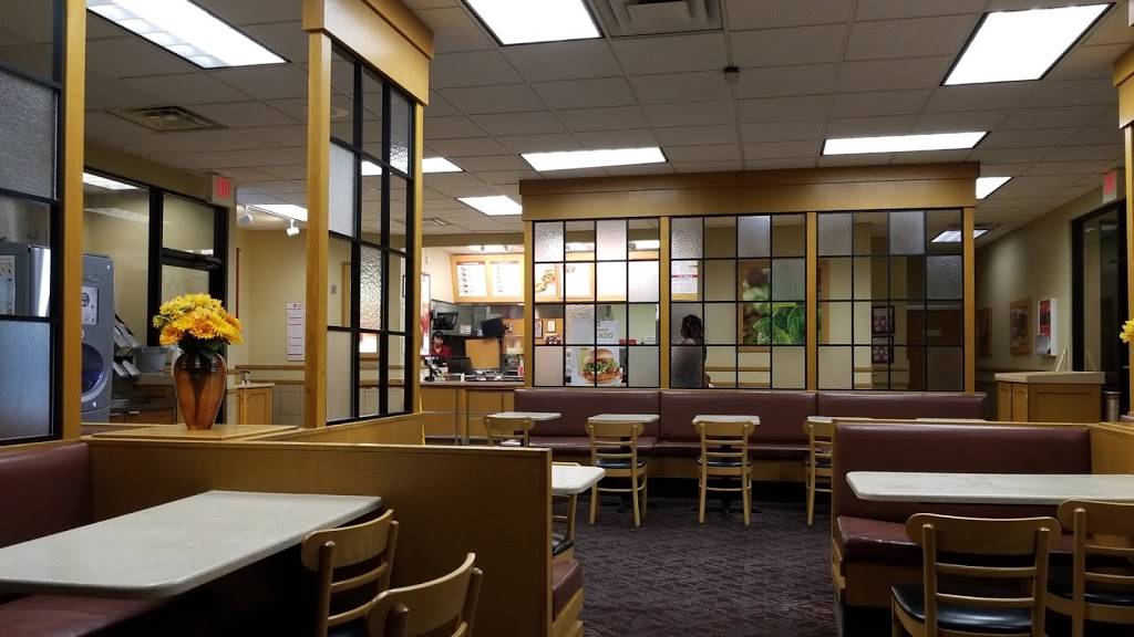 Wendys | restaurant | 8646 FM78, Converse, TX 78109, USA | 2106613558 OR +1 210-661-3558