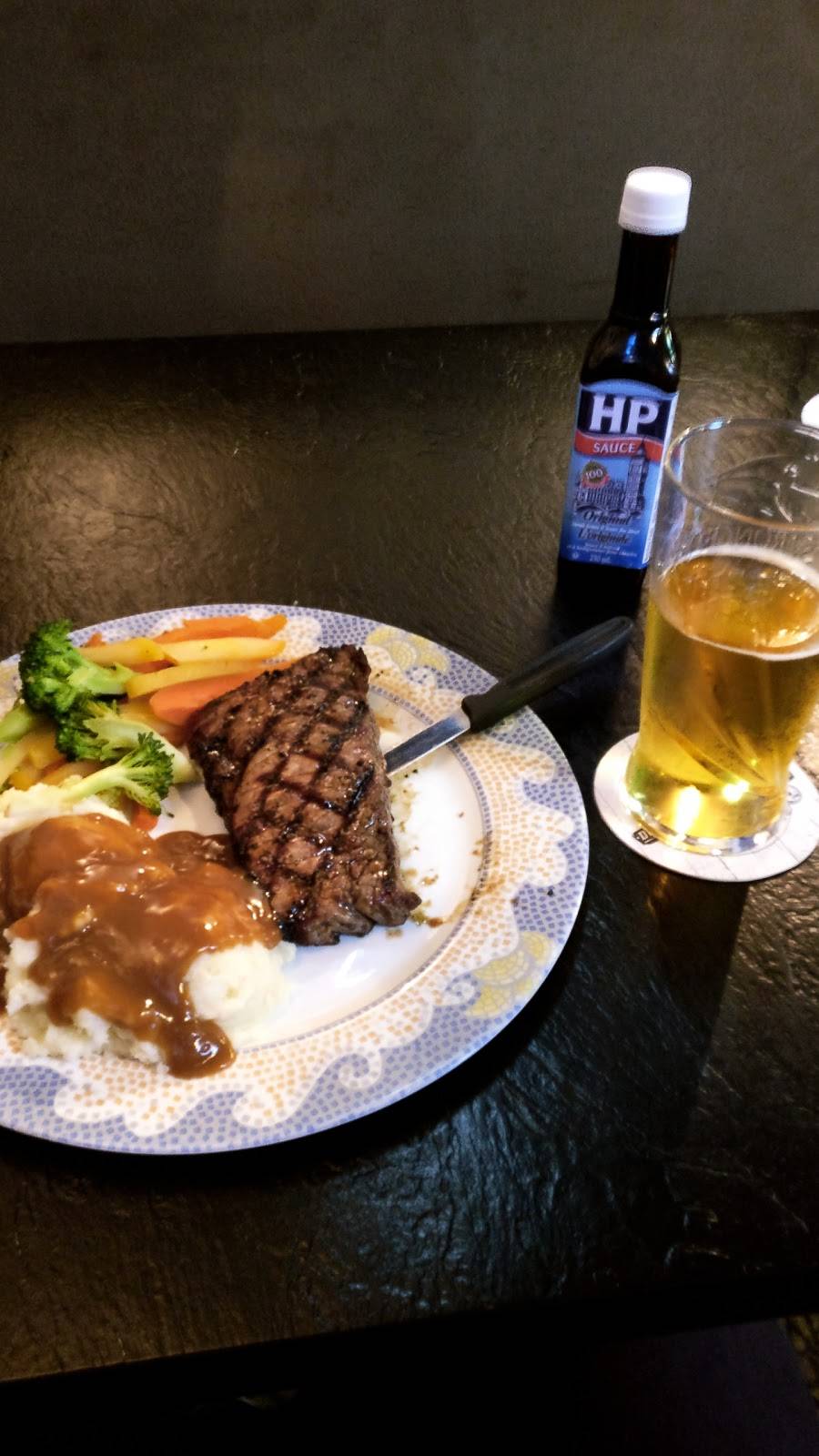 The Leaside Pub | restaurant | 190 Laird Dr, East York, ON M4G 3W2, Canada | 4164678682 OR +1 416-467-8682