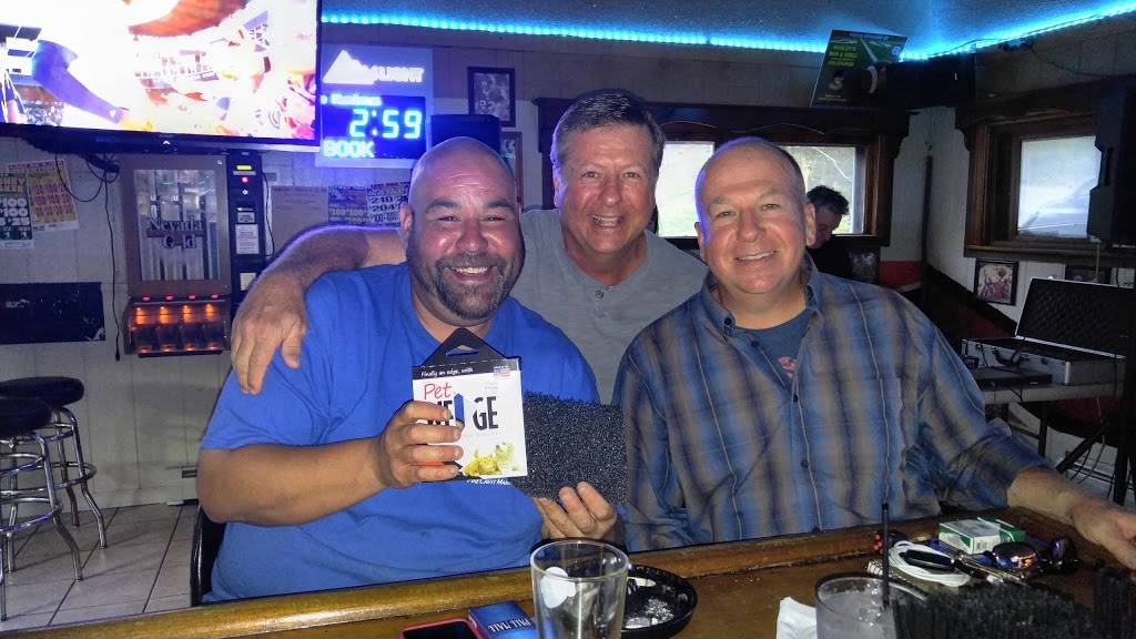 Hunleys Bar & Grill | night club | 13115 Lake Shore Dr, Cedar Lake, IN 46303, USA | 2193749520 OR +1 219-374-9520