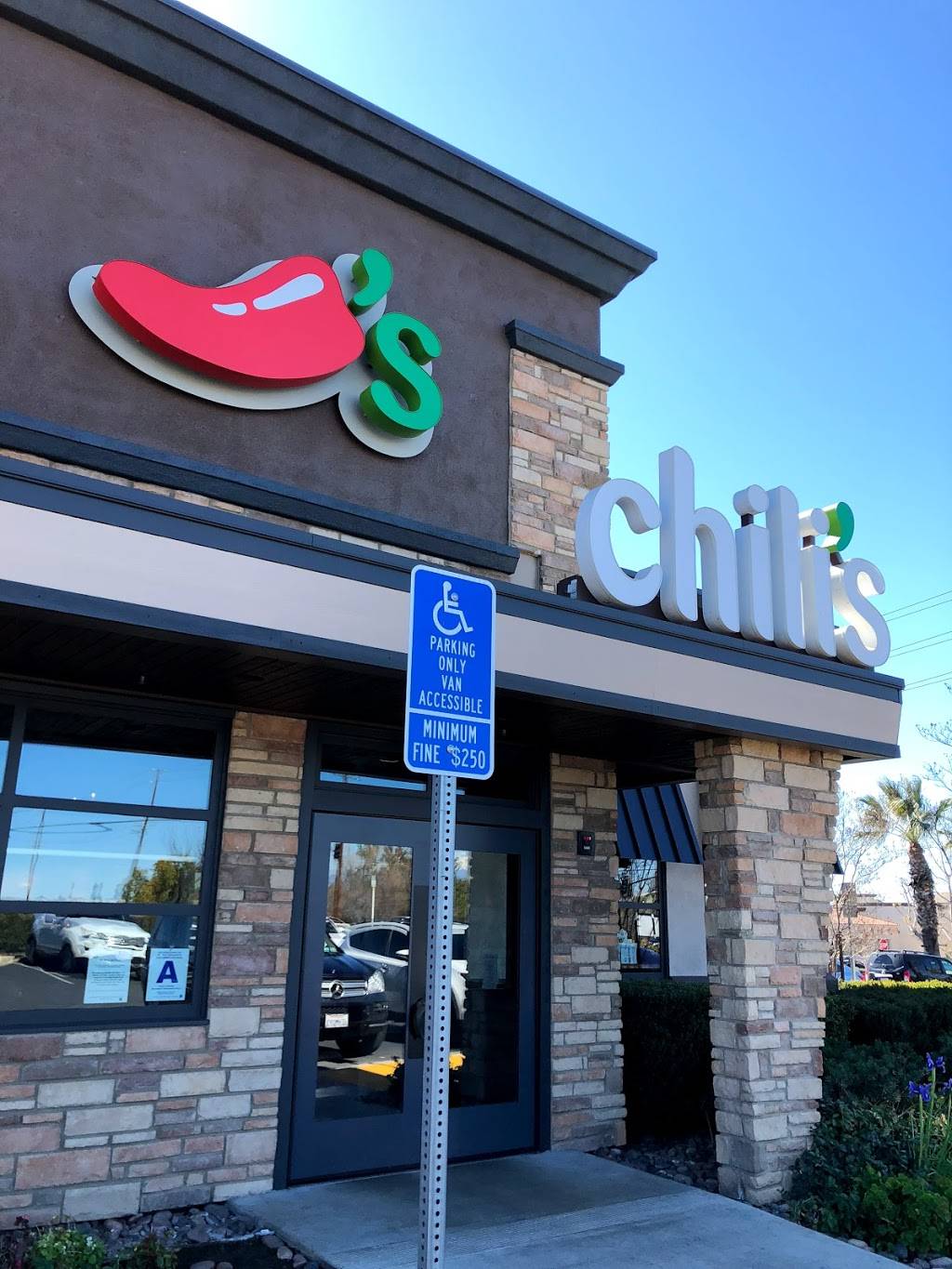 Chilis Grill & Bar | meal takeaway | 499 E Alessandro Blvd, Riverside, CA 92508, USA | 9517760952 OR +1 951-776-0952