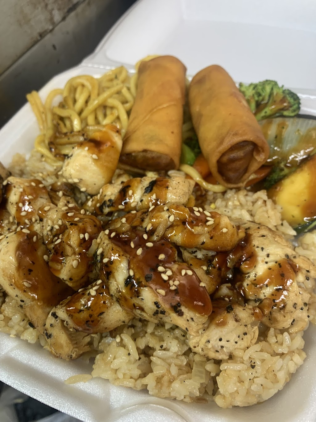 INARU Hibachi and Sushi Food Truck | restaurant | 3997 N Belt Line Rd Corner, Country Club Dr W, Irving, TX 75038, USA | 8172690652 OR +1 817-269-0652