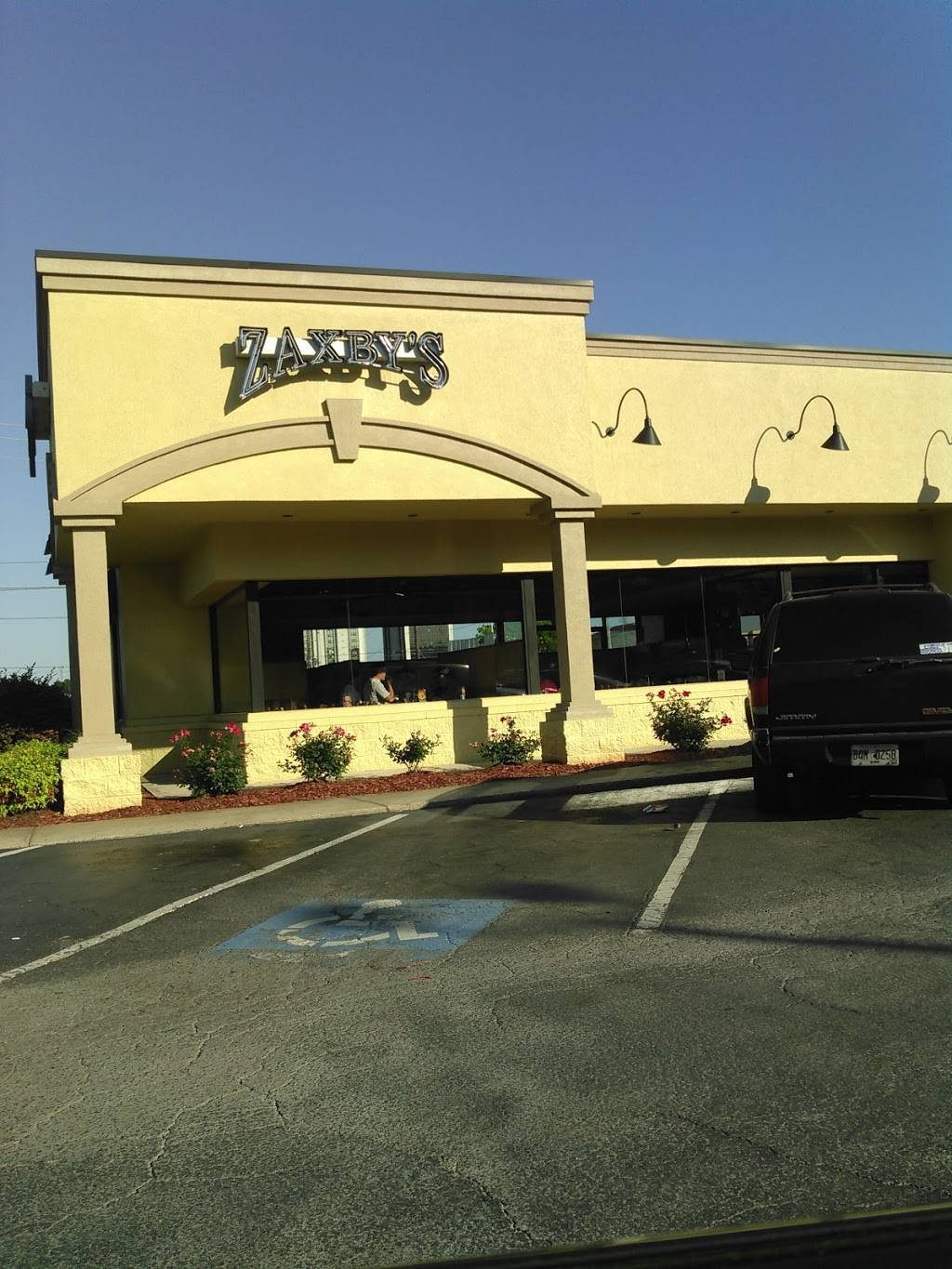 Zaxbys Chicken Fingers & Buffalo Wings | restaurant | 910 Riverside Dr, Macon, GA 31201, USA | 4787501199 OR +1 478-750-1199
