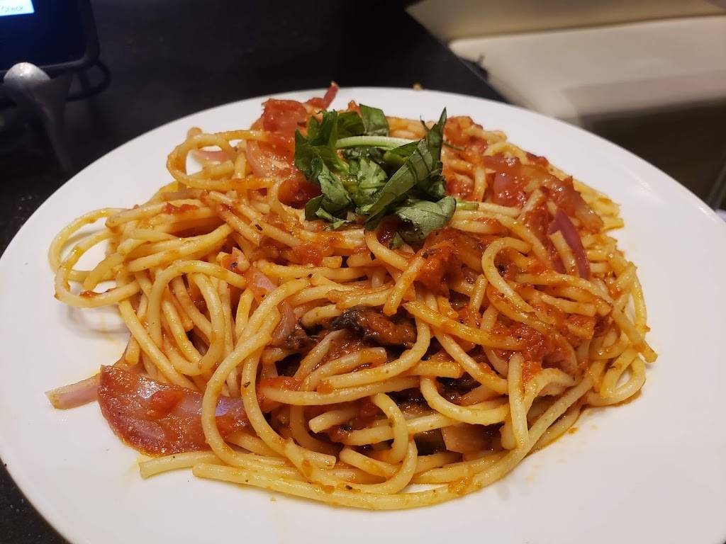 Fetta | restaurant | 6301 Silver Dart Dr, Mississauga, ON L4W 1S9, Canada | 8665083558 OR +1 866-508-3558