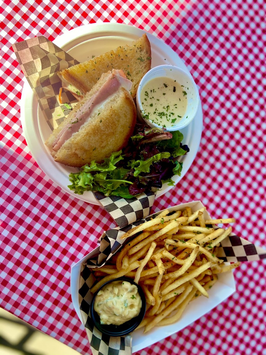 Petite Gourmet PDX | restaurant | 3530 SW Multnomah Blvd, Portland, OR 97219, USA | 5034779854 OR +1 503-477-9854