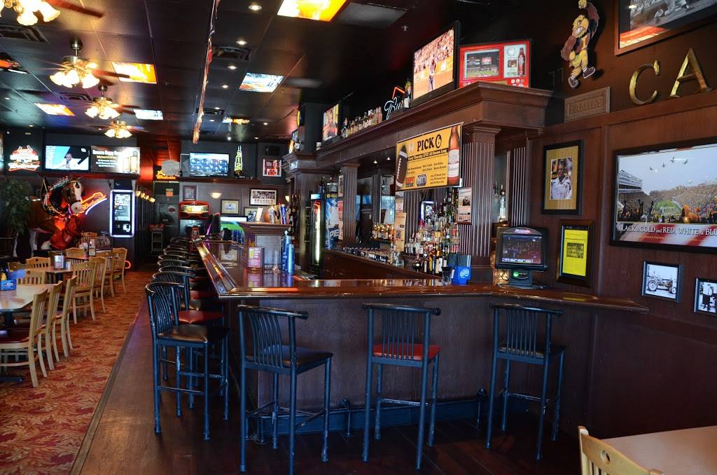 Carl & Ernies Pub | restaurant | 161 IA-1, Iowa City, IA 52246, USA | 3193374422 OR +1 319-337-4422