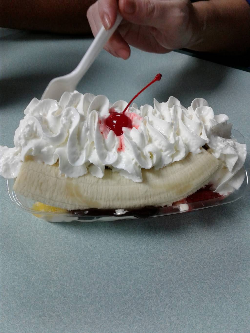 Hamburger Stand/Wienerschnitzel | restaurant | 4105 E Main St, Stockton, CA 95215, USA | 2094639787 OR +1 209-463-9787