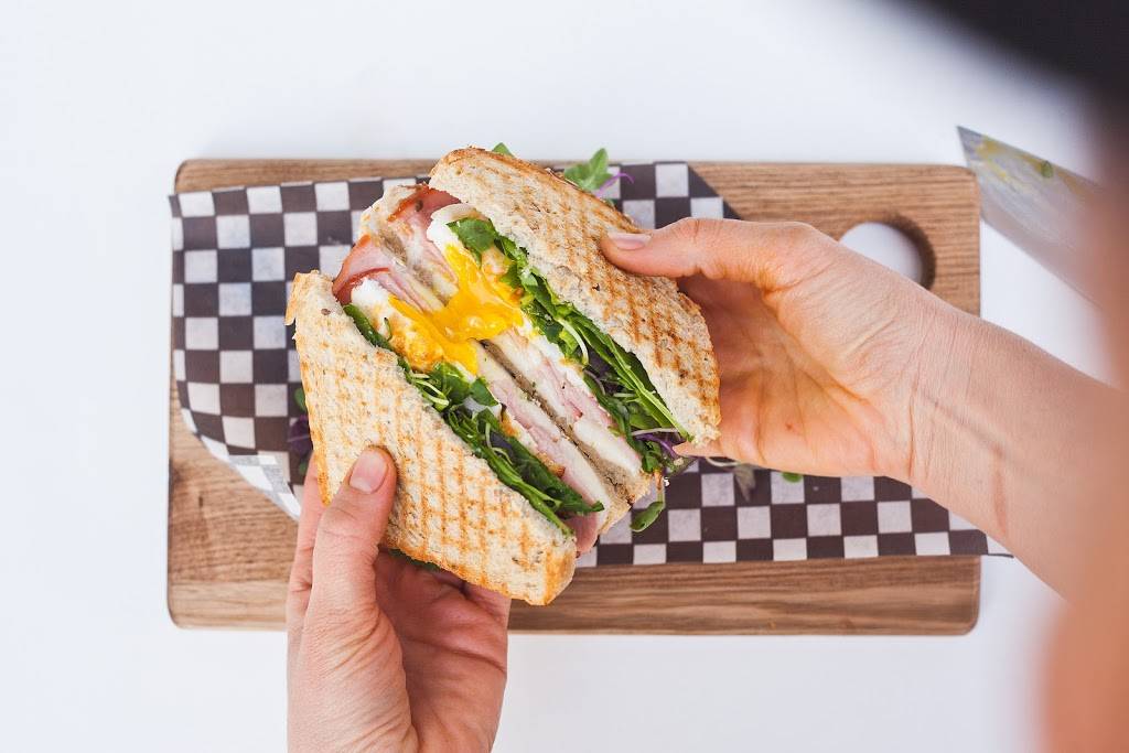 Café White Et Compagnie | cafe | 31 Avenue de la Gare, Saint-Sauveur, QC J0R 1R0, Canada | 4502270330 OR +1 450-227-0330