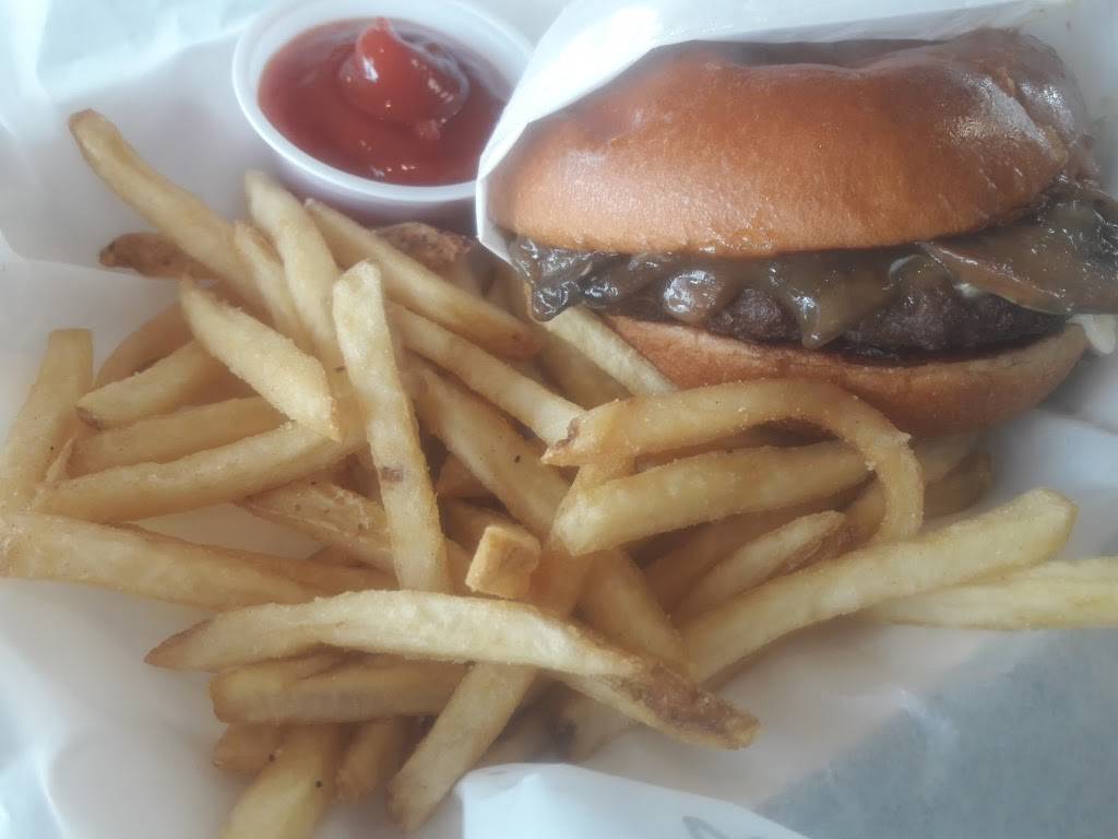 Hardees | restaurant | 125 W Maple St, Cumming, GA 30040, USA | 7708444440 OR +1 770-844-4440