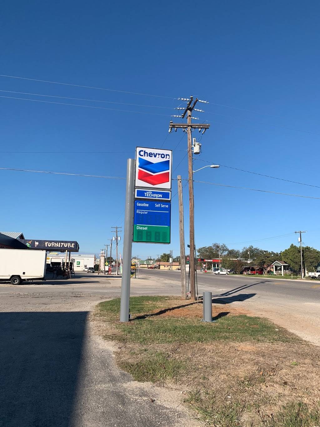 Chevron | restaurant | 400 E Rock Island Ave, Boyd, TX 76023, USA | 9404333939 OR +1 940-433-3939