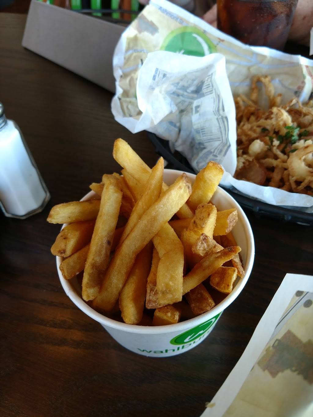 Wahlburgers | restaurant | 30955 Woodward Ave Suite 605, Royal Oak, MI 48073, USA | 2488508601 OR +1 248-850-8601