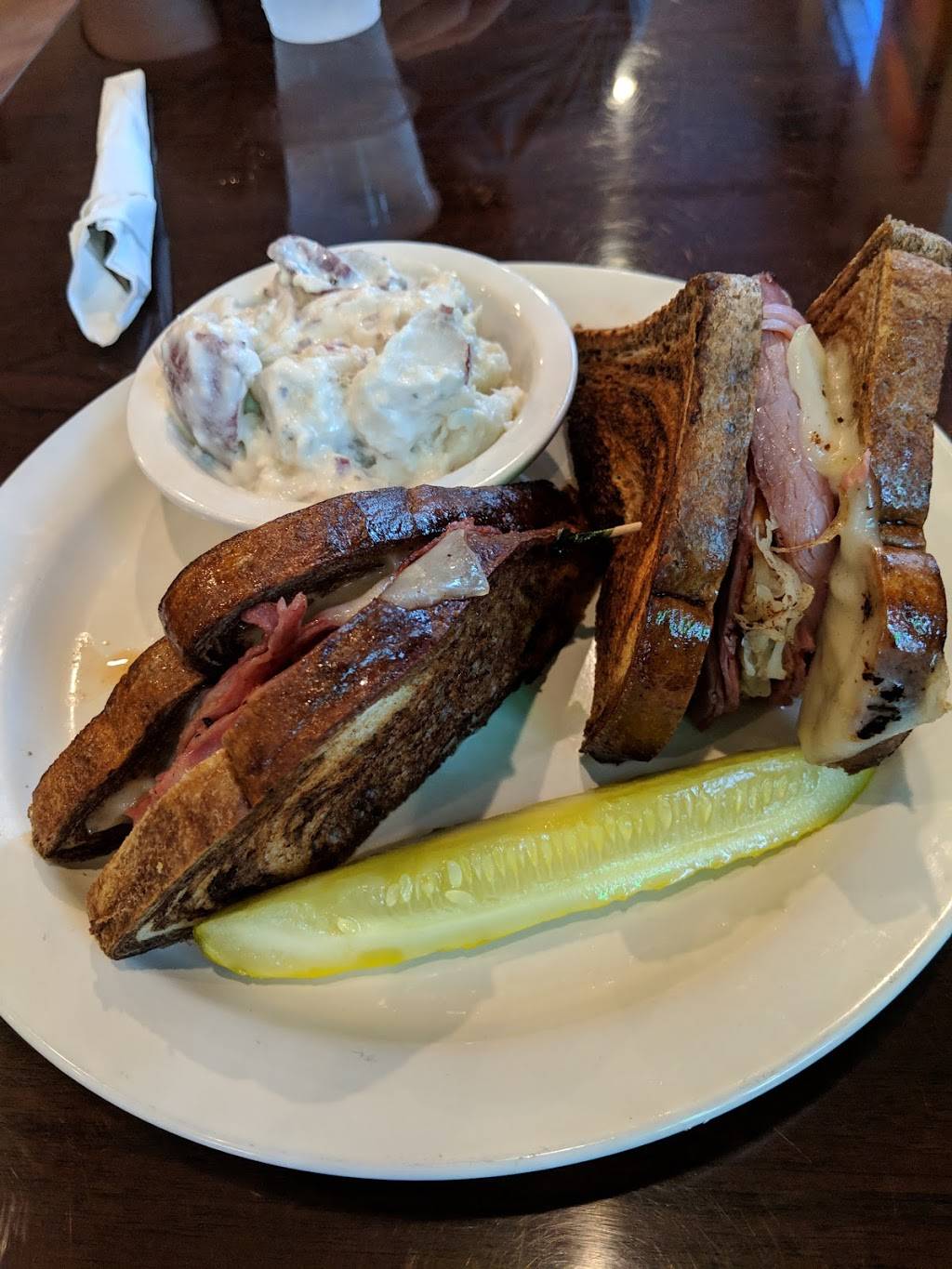 Sunsets Restaurant | restaurant | 18430 Livingston Ave, Lutz, FL 33559, USA | 8139531085 OR +1 813-953-1085