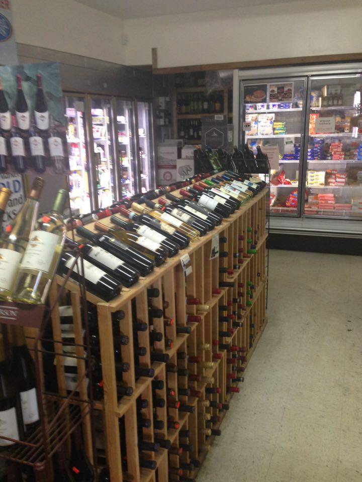 Hubbardston liquors & food Market | bakery | 32 Main St, Hubbardston, MA 01452, USA | 9789285038 OR +1 978-928-5038