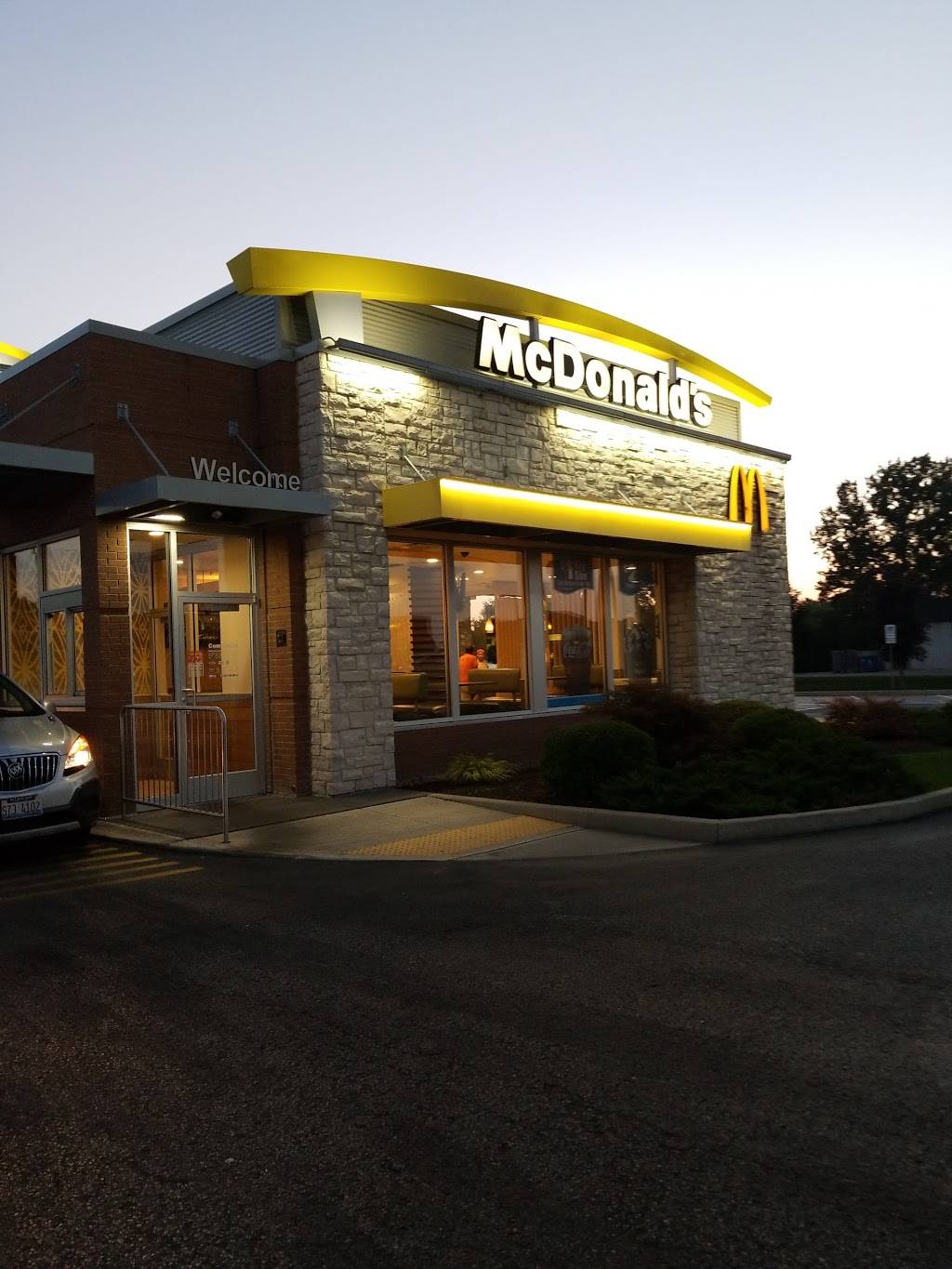McDonalds | cafe | 1300 North Cass St, Wabash, IN 46992, USA | 2605638524 OR +1 260-563-8524