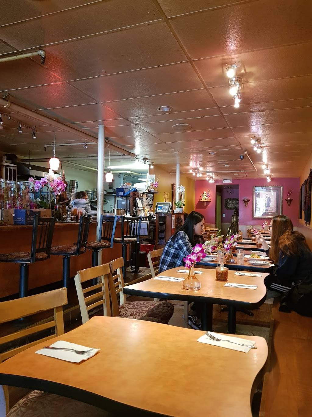 Marnee Thai | restaurant | 1243 9th Ave, San Francisco, CA 94122, USA | 4157319999 OR +1 415-731-9999