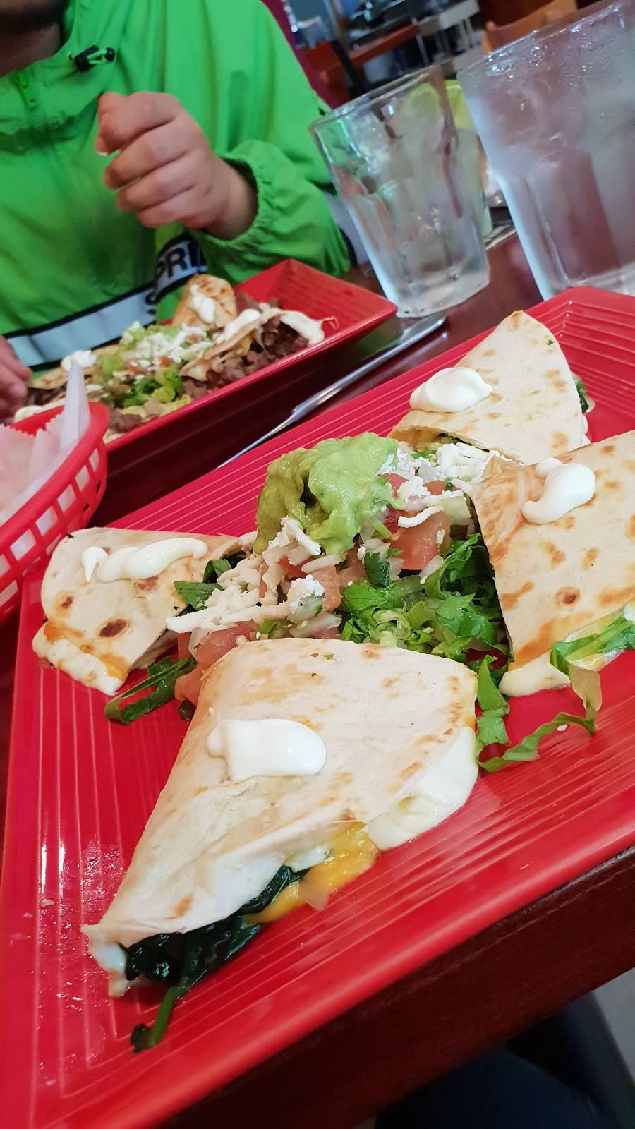 El Nopal | restaurant | 631 5th Ave, Brooklyn, NY 11215, USA | 7185412732 OR +1 718-541-2732