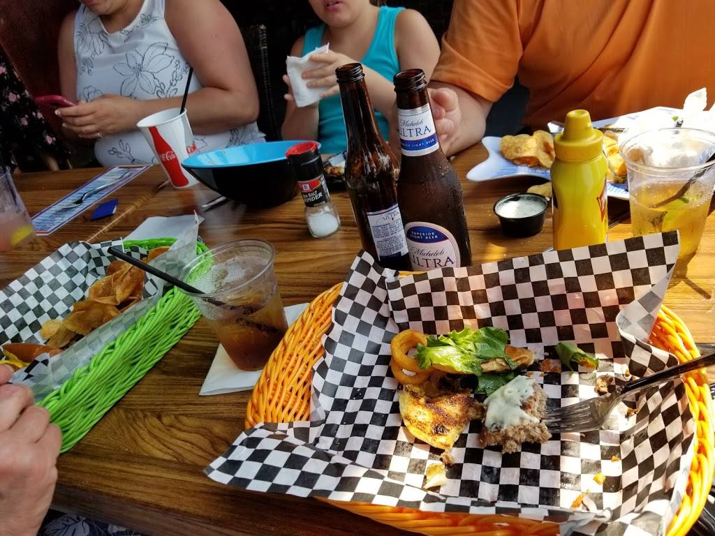 Fishbones Bar & Grille | restaurant | 12 Circuit Avenue Extension, Oak Bluffs, MA 02557, USA | 5086968227 OR +1 508-696-8227