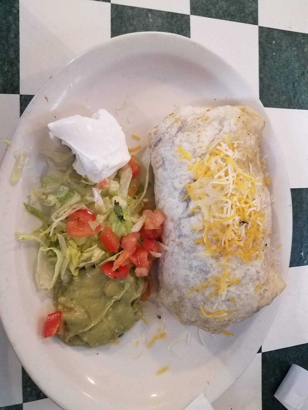 El Pariente Restaurant | restaurant | 140 W Greene St, Postville, IA 52162, USA | 5638633114 OR +1 563-863-3114