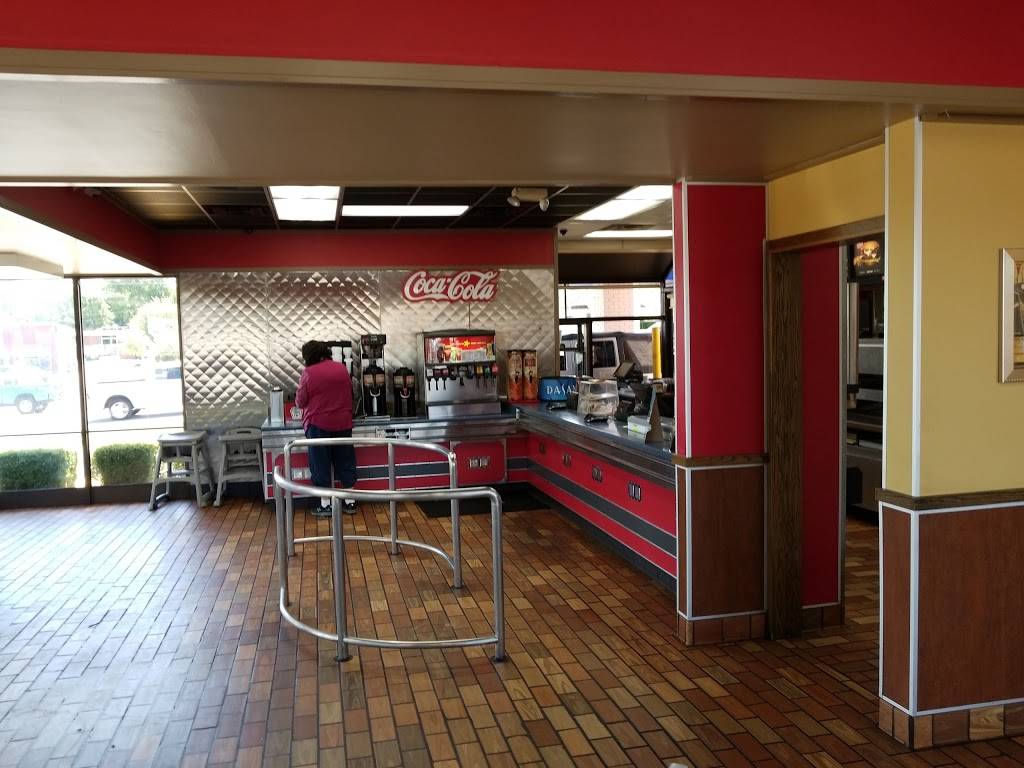 Hardees | restaurant | 2985 N College Ave, Fayetteville, AR 72703, USA | 4794426662 OR +1 479-442-6662