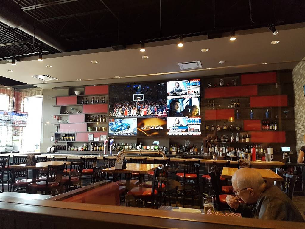 Chucks Roadhouse Bar & Grill | restaurant | 1492 Dundas St E, Mississauga, ON L4X 1L4, Canada | 9052766060 OR +1 905-276-6060