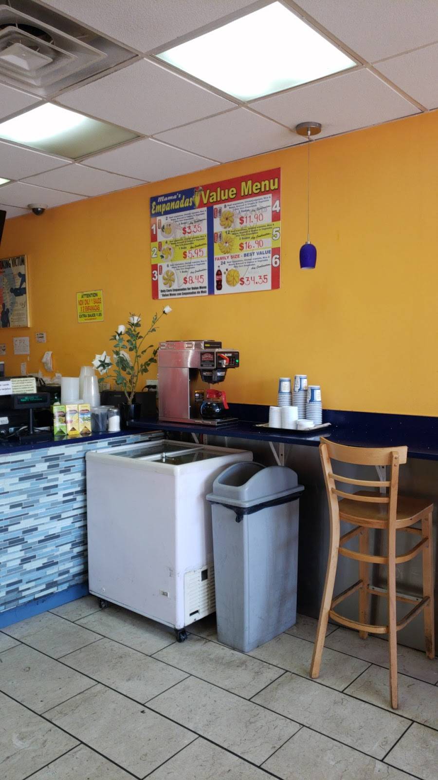 Mamas Empanadas | restaurant | 85-5 Northern Blvd, Jackson Heights, NY 11372, USA | 7185059937 OR +1 718-505-9937