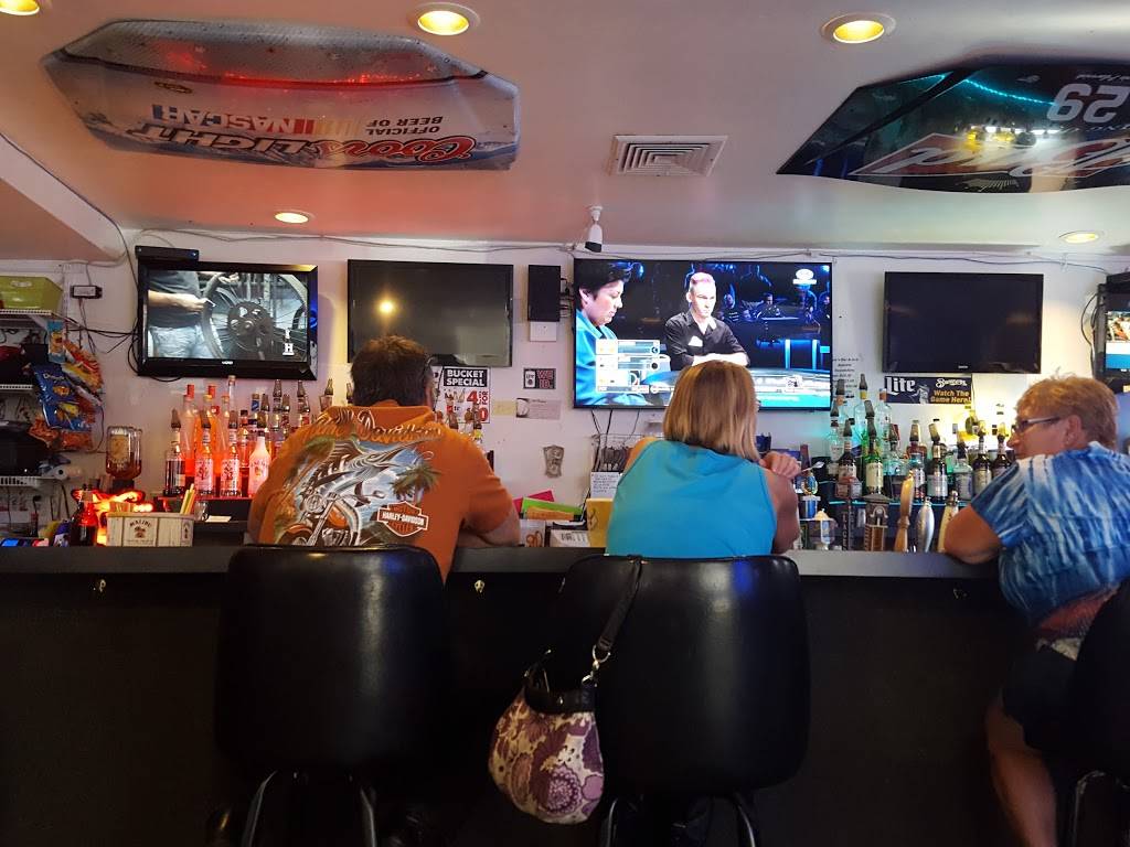 Apes Bar & Grill | restaurant | 518 4th St, Algoma, WI 54201, USA | 9203658004 OR +1 920-365-8004