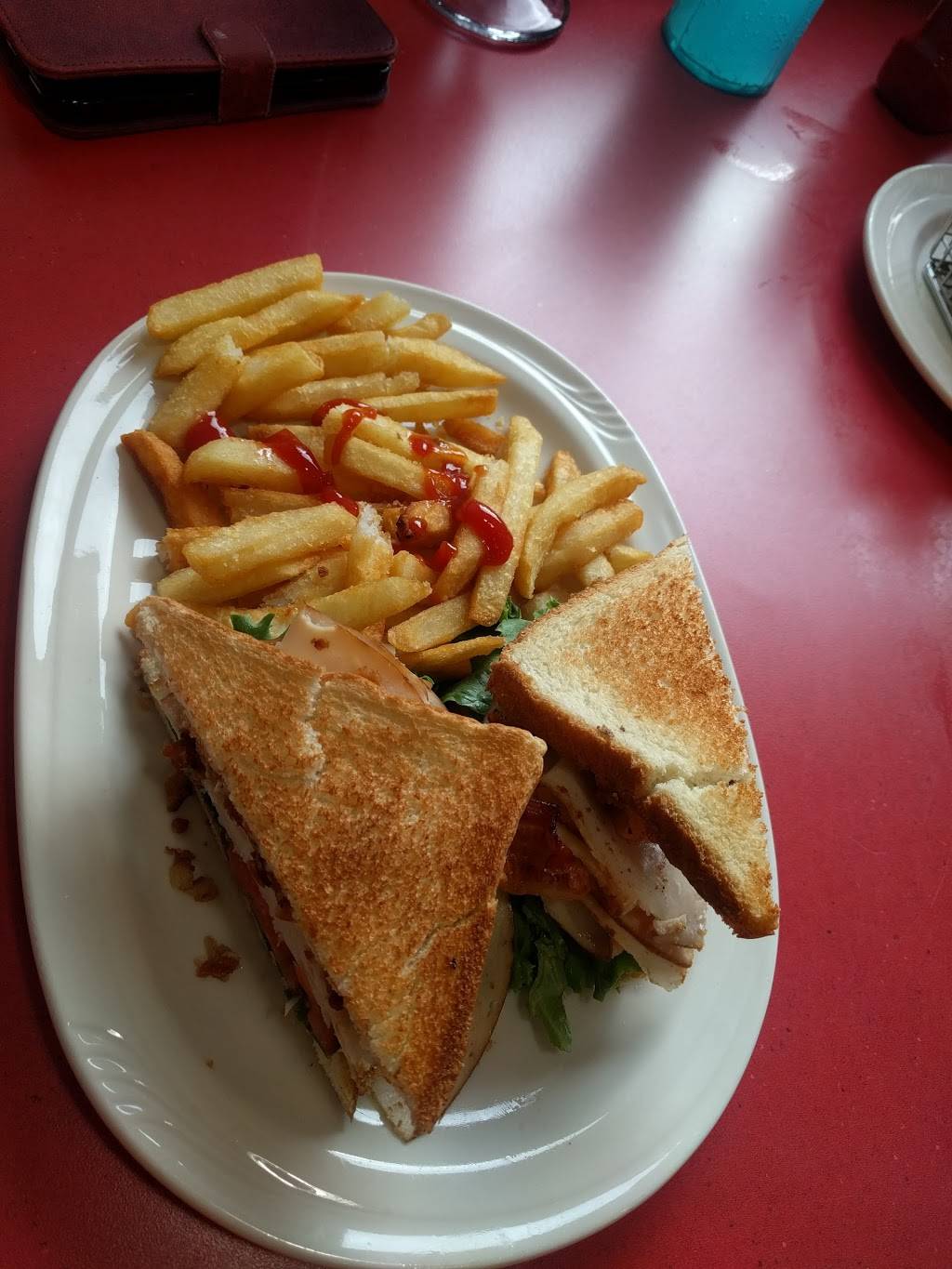 Friendlys | restaurant | 949 Old Country Rd, Riverhead, NY 11901, USA | 6317275139 OR +1 631-727-5139