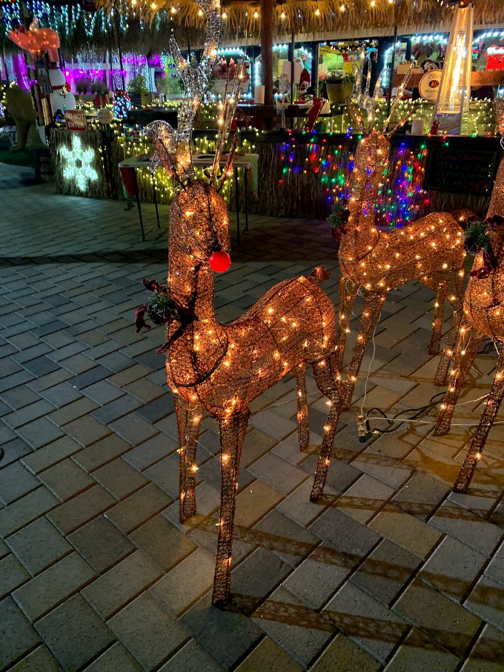 Burgers by the Bridge | restaurant | 410 English Village, Lake Havasu City, AZ 86403, USA | 9283026780 OR +1 928-302-6780