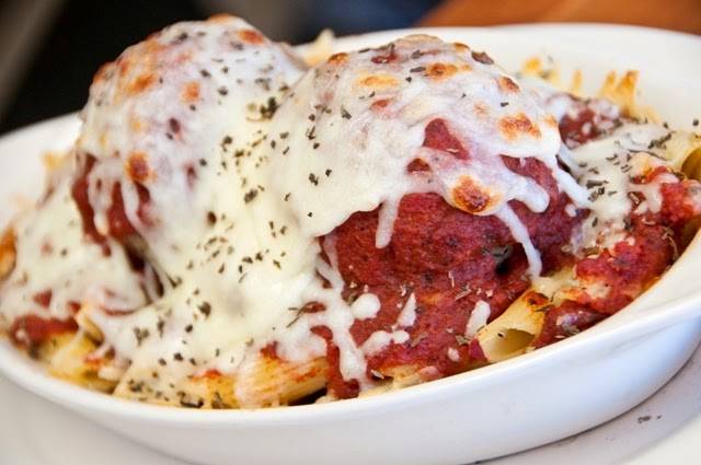 Martinos Pizzeria | meal delivery | 1389 Forest Park Cir, Lafayette, CO 80026, USA | 3036049200 OR +1 303-604-9200