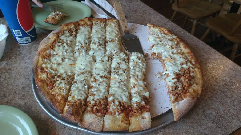 Harris Pizza | restaurant | 2520 18th St, Bettendorf, IA 52722, USA | 5633448727 OR +1 563-344-8727