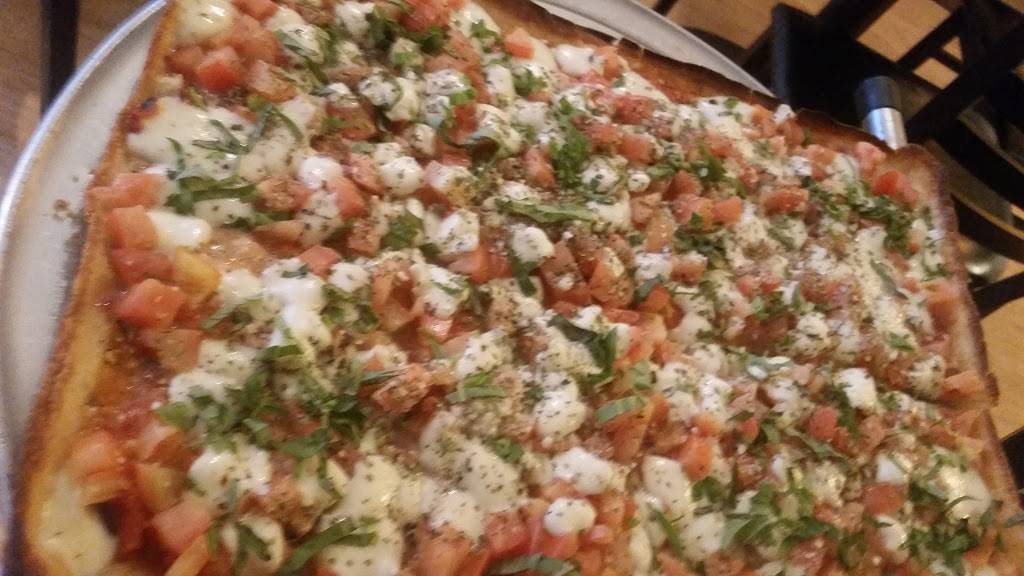 Slices | restaurant | Partition St, Saugerties, NY 12477, USA | 8452473966 OR +1 845-247-3966