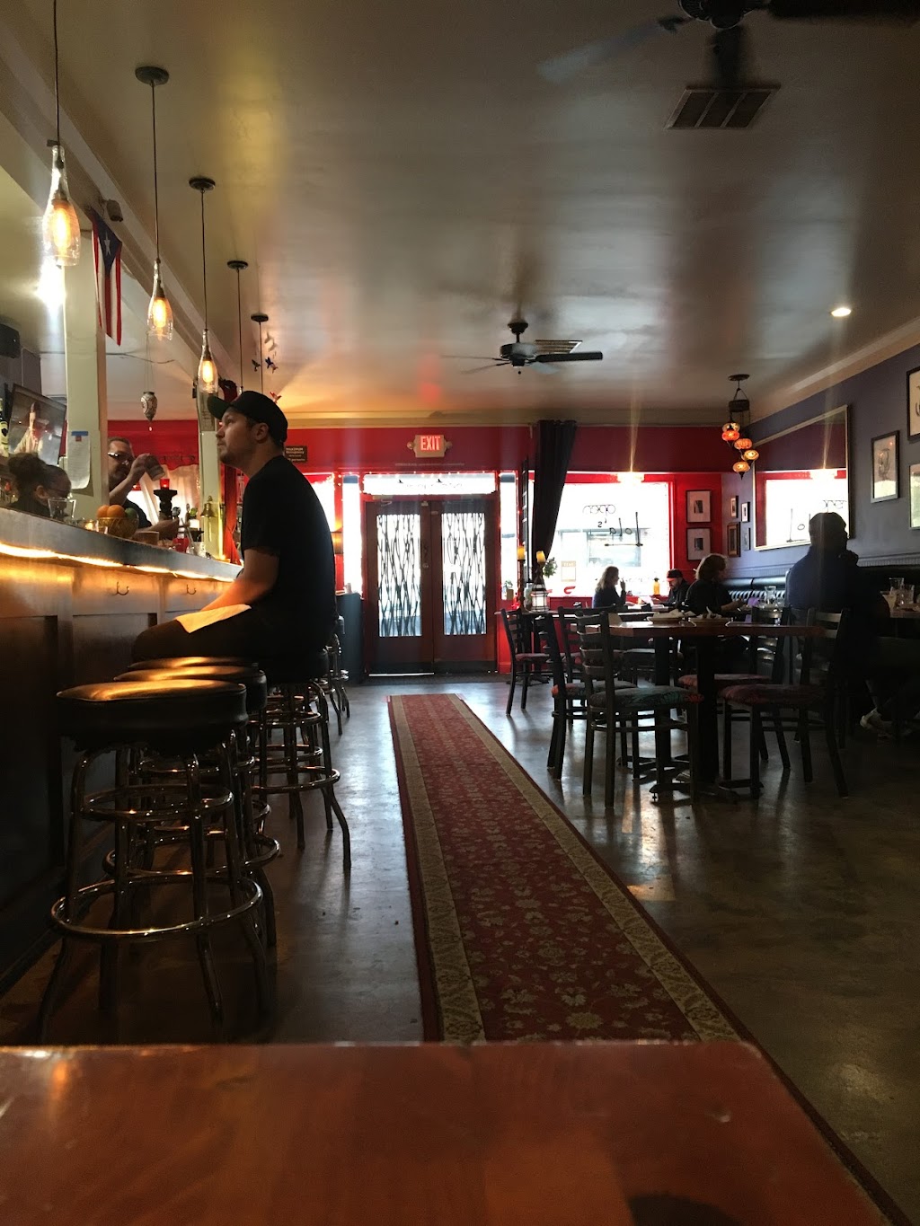 Lolas Lounge | restaurant | 2424 16th St, Sacramento, CA 95818, USA | 9163890429 OR +1 916-389-0429