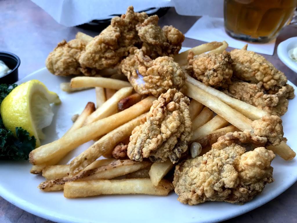 Village Restaurant | restaurant | 55 Main St, Essex, MA 01929, USA | 9787686400 OR +1 978-768-6400